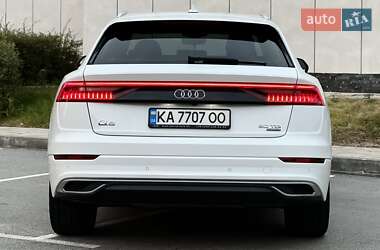 Позашляховик / Кросовер Audi Q8 2023 в 