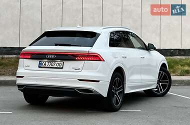 Позашляховик / Кросовер Audi Q8 2023 в 