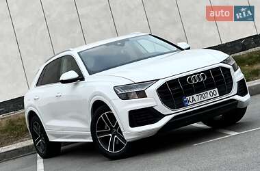 Позашляховик / Кросовер Audi Q8 2023 в 