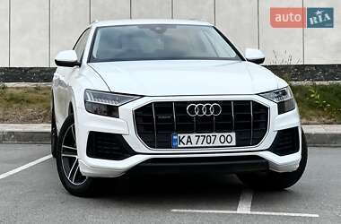 Позашляховик / Кросовер Audi Q8 2023 в 