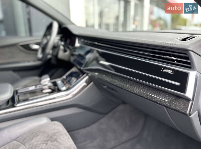 Внедорожник / Кроссовер Audi Q8 2021 в Днепре
