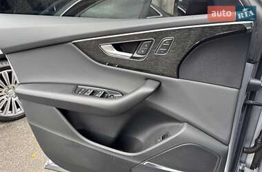 Позашляховик / Кросовер Audi Q8 2019 в 
