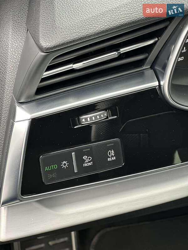 Позашляховик / Кросовер Audi Q8 2020 в Києві фото 20 Позашляховик / Кросовер Audi Q8 2020 в Києві