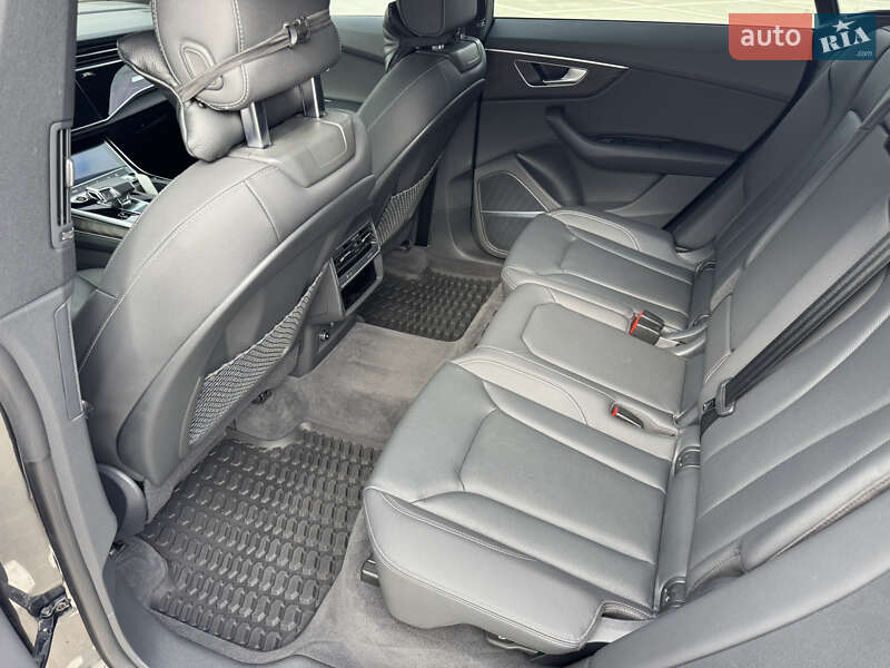 Позашляховик / Кросовер Audi Q8 2021 в Києві