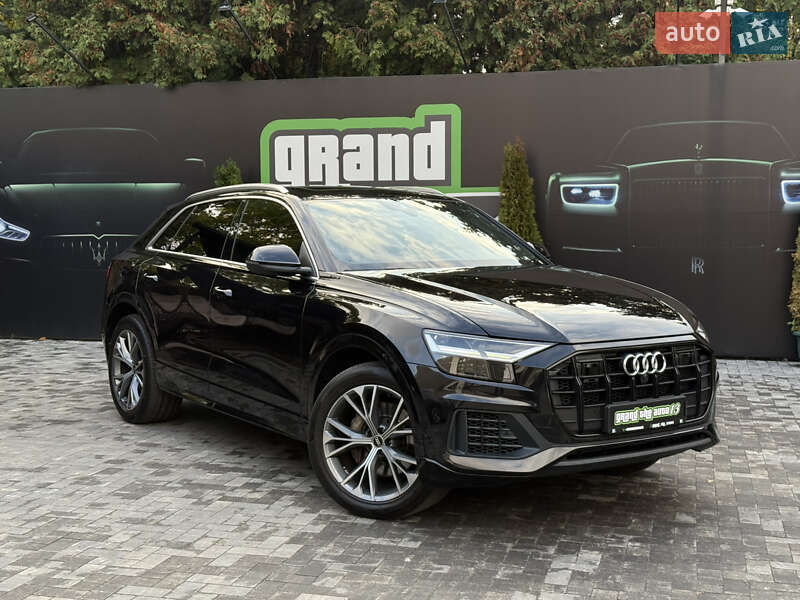 Позашляховик / Кросовер Audi Q8 2021 в 