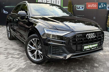 Позашляховик / Кросовер Audi Q8 2021 в 