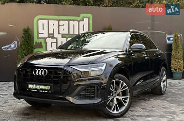 Позашляховик / Кросовер Audi Q8 2021 в 
