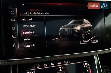 Позашляховик / Кросовер Audi Q8 2021 в 