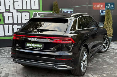 Позашляховик / Кросовер Audi Q8 2021 в 