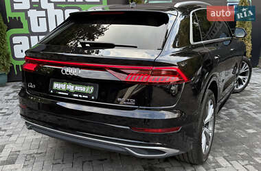 Позашляховик / Кросовер Audi Q8 2021 в 