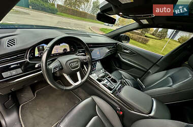 Позашляховик / Кросовер Audi Q8 2018 в 