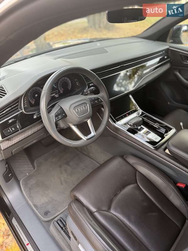 Позашляховик / Кросовер Audi Q8 2019 в Дніпрі