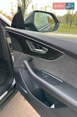 Позашляховик / Кросовер Audi Q8 2021 в  фото 14 Позашляховик / Кросовер Audi Q8 2021 в
