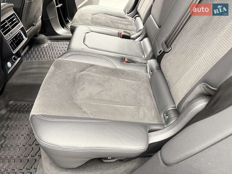 Позашляховик / Кросовер Audi Q8 2019 в Києві