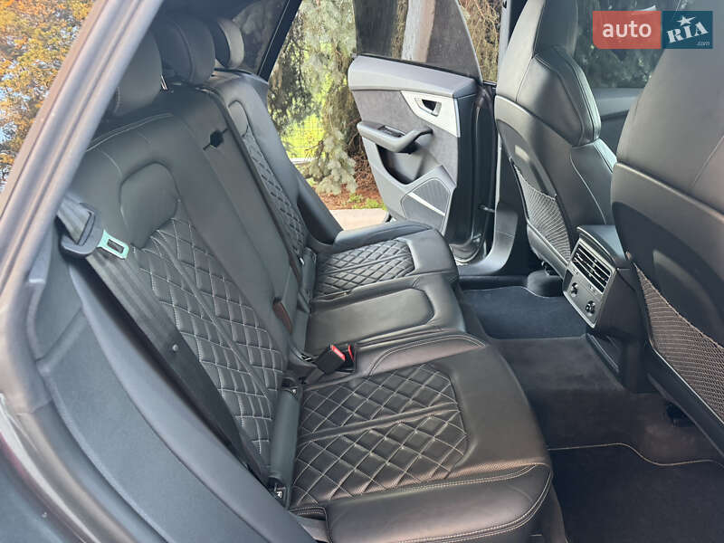 Позашляховик / Кросовер Audi Q8 2021 в Києві