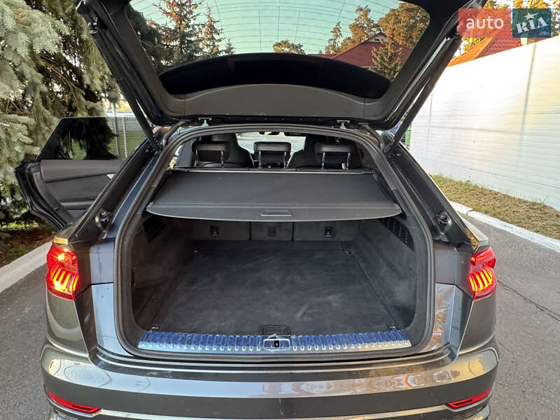 Позашляховик / Кросовер Audi Q8 2021 в Києві