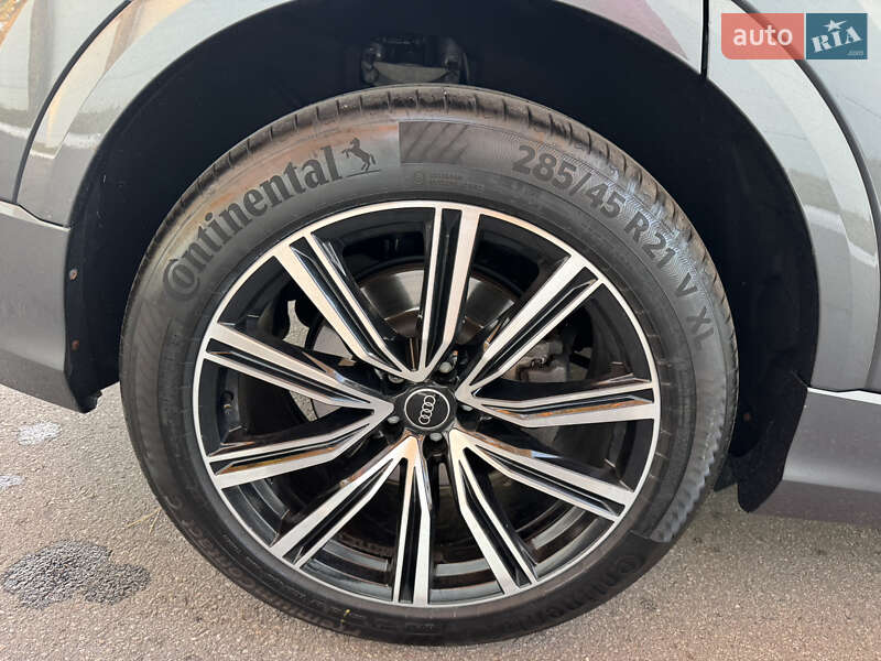 Позашляховик / Кросовер Audi Q8 2021 в Києві