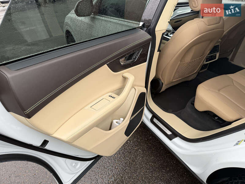 Позашляховик / Кросовер Audi Q8 2018 в Львові фото 11 Позашляховик / Кросовер Audi Q8 2018 в Львові