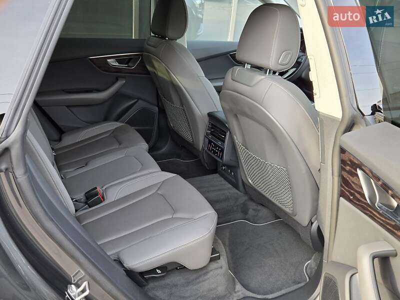 Внедорожник / Кроссовер Audi Q8 2020 в Киеве