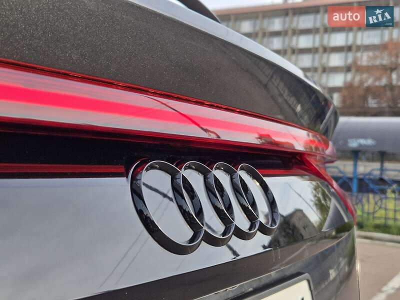 Внедорожник / Кроссовер Audi Q8 2020 в Киеве
