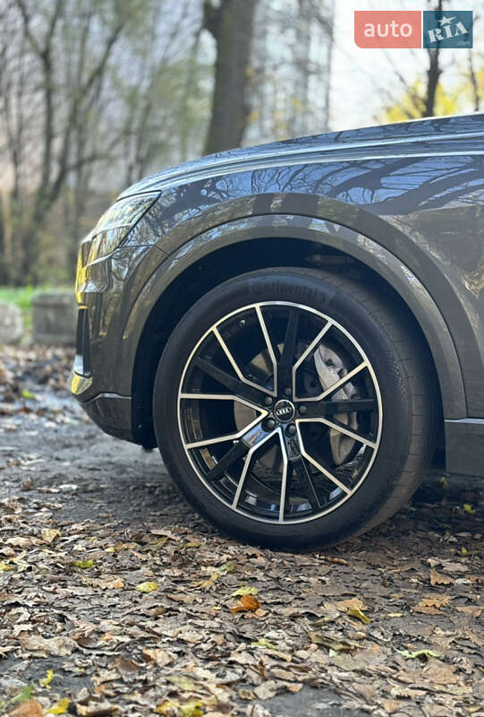 Позашляховик / Кросовер Audi Q8 2019 в Києві