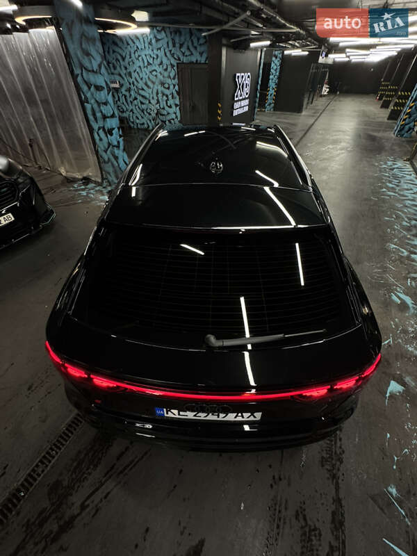 Позашляховик / Кросовер Audi Q8 2024 в Києві