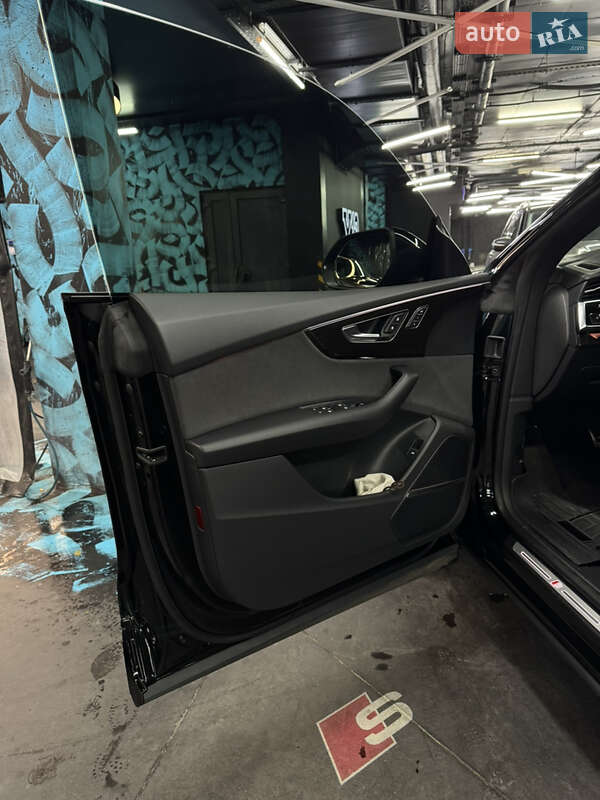 Позашляховик / Кросовер Audi Q8 2024 в Києві