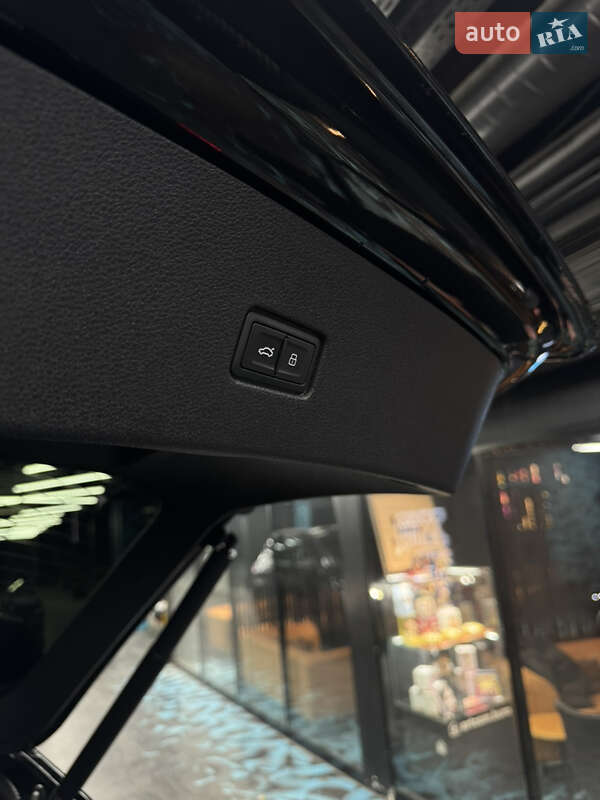 Позашляховик / Кросовер Audi Q8 2024 в Києві