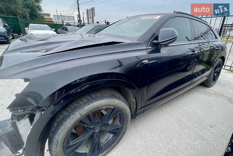 Внедорожник / Кроссовер Audi Q8 2018 в Киеве