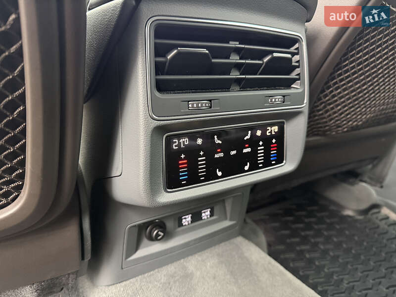 Позашляховик / Кросовер Audi Q8 2019 в Києві