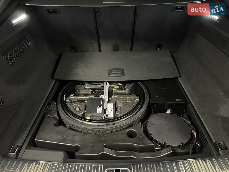 Позашляховик / Кросовер Audi Q8 2024 в Львові