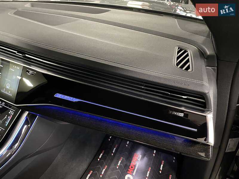 Позашляховик / Кросовер Audi Q8 2024 в Львові