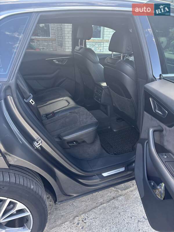 Позашляховик / Кросовер Audi Q8 2018 в Теофіполі