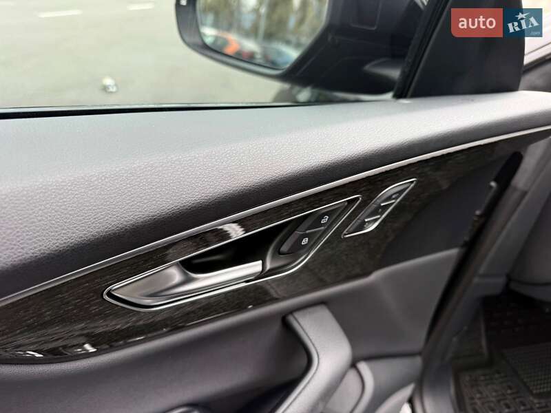 Позашляховик / Кросовер Audi Q8 2019 в Києві фото 18 Позашляховик / Кросовер Audi Q8 2019 в Києві