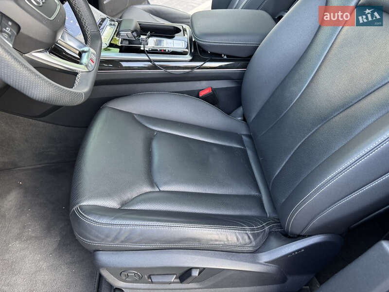 Внедорожник / Кроссовер Audi Q8 2019 в Ужгороде