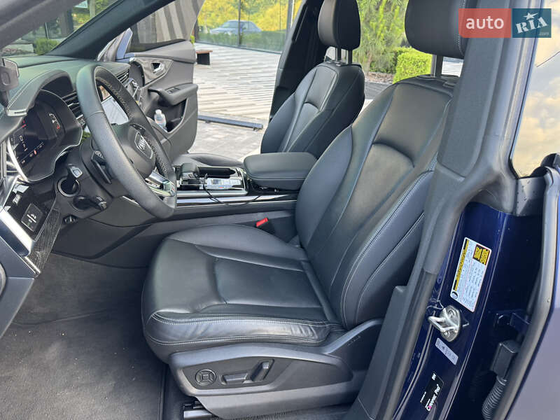 Внедорожник / Кроссовер Audi Q8 2019 в Ужгороде