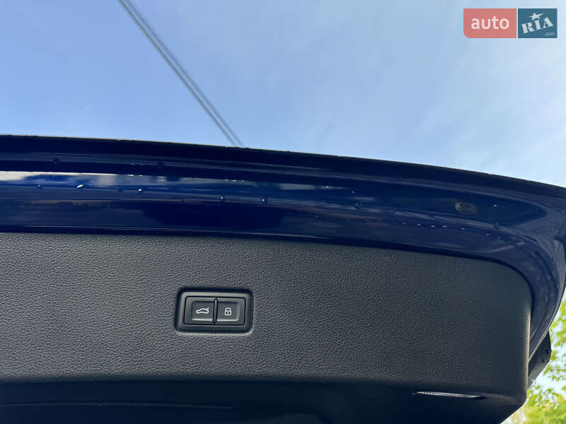 Внедорожник / Кроссовер Audi Q8 2019 в Ужгороде