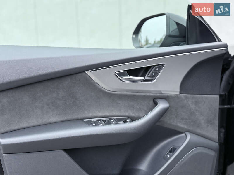 Позашляховик / Кросовер Audi Q8 2019 в Києві