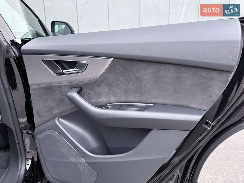 Позашляховик / Кросовер Audi Q8 2019 в Києві