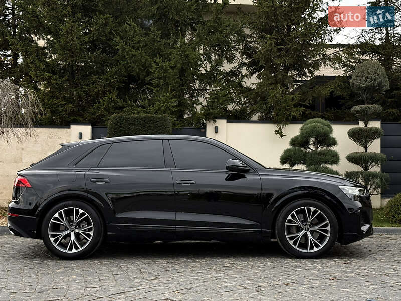 Позашляховик / Кросовер Audi Q8 2023 в Львові