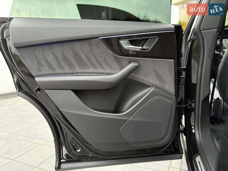 Позашляховик / Кросовер Audi Q8 2023 в Львові