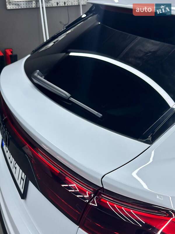 Внедорожник / Кроссовер Audi Q8 2024 в Ужгороде