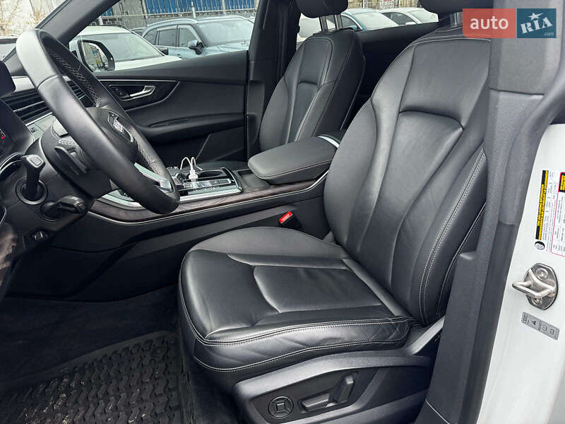 Внедорожник / Кроссовер Audi Q8 2021 в Харькове