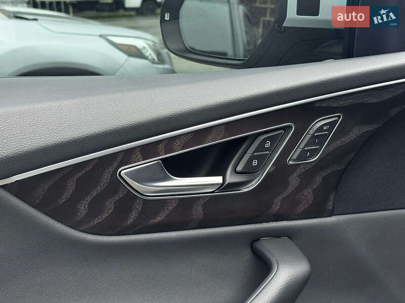 Внедорожник / Кроссовер Audi Q8 2021 в Харькове