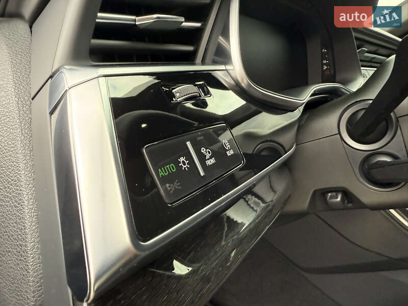 Позашляховик / Кросовер Audi Q8 2020 в Дніпрі фото 18 Позашляховик / Кросовер Audi Q8 2020 в Дніпрі