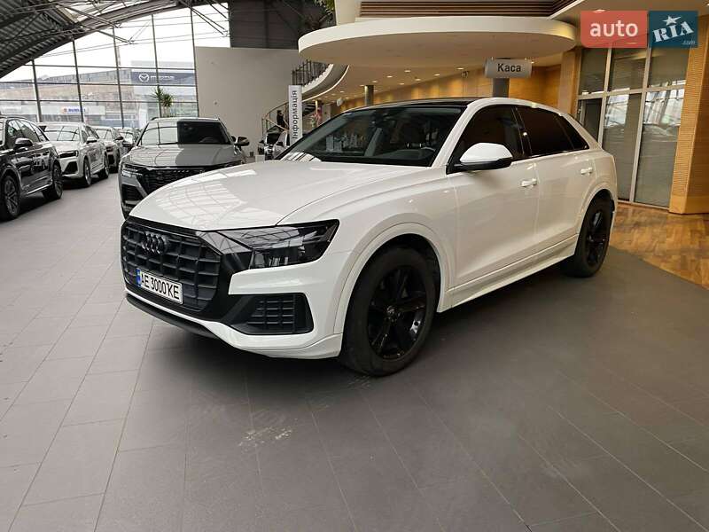 Позашляховик / Кросовер Audi Q8 2018 в Дніпрі