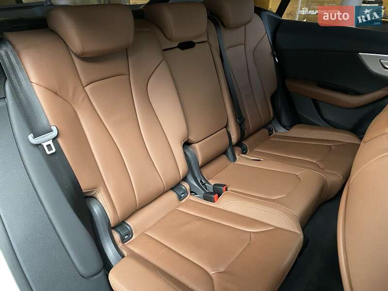 Позашляховик / Кросовер Audi Q8 2018 в Дніпрі