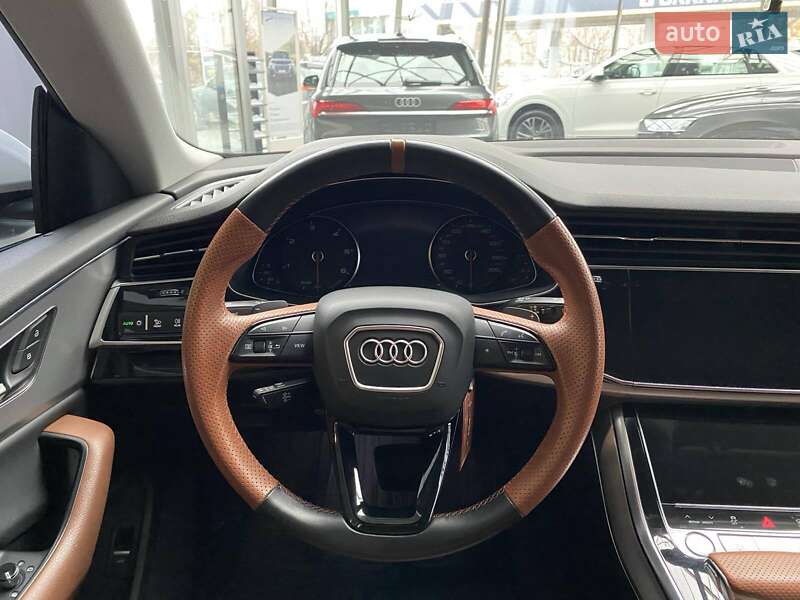 Позашляховик / Кросовер Audi Q8 2018 в Дніпрі