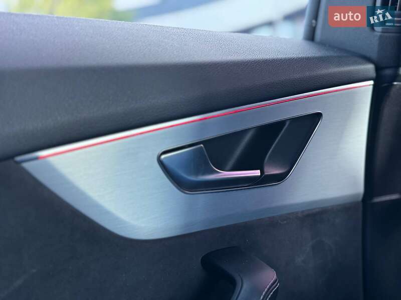 Внедорожник / Кроссовер Audi Q8 2018 в Киеве