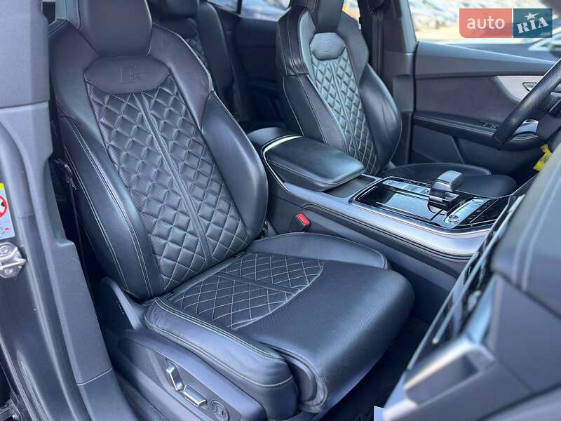 Внедорожник / Кроссовер Audi Q8 2018 в Киеве